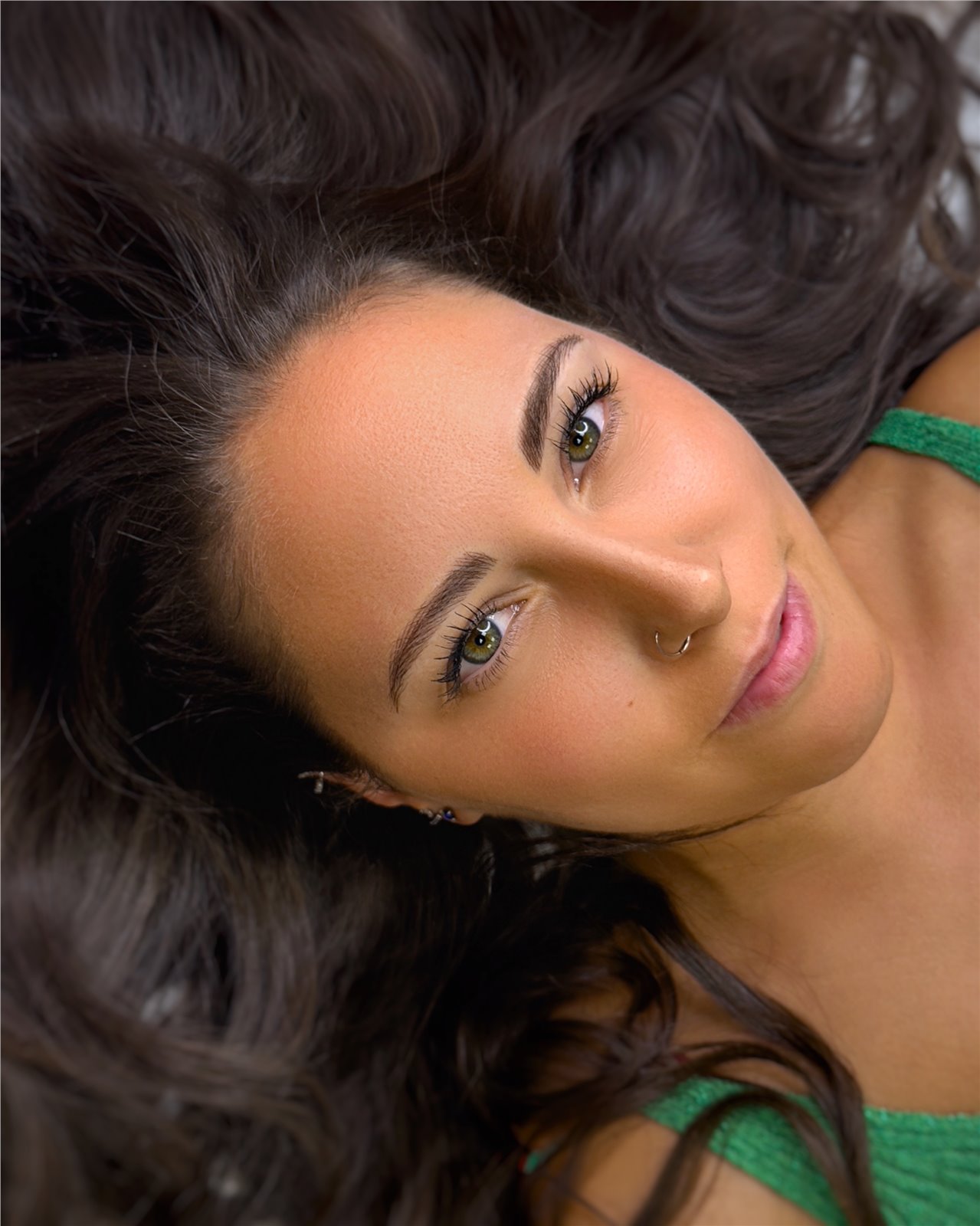 Ritratto cliente con sopracciglia definite