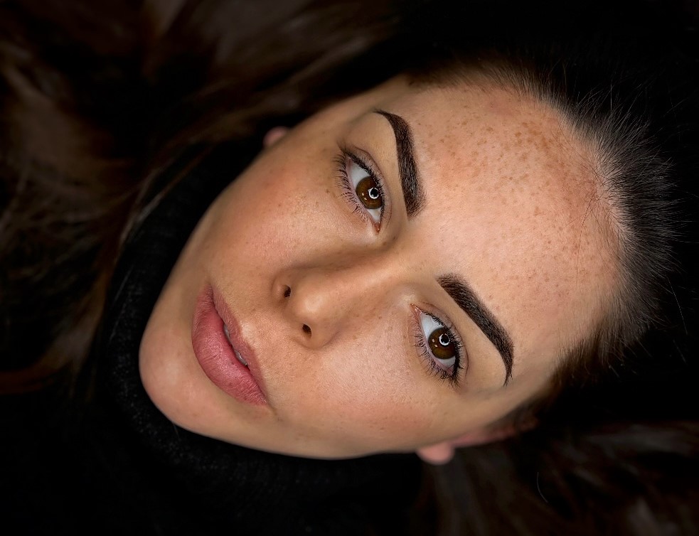 Veronica Carlini — Permanent Makeup Artist al lavoro